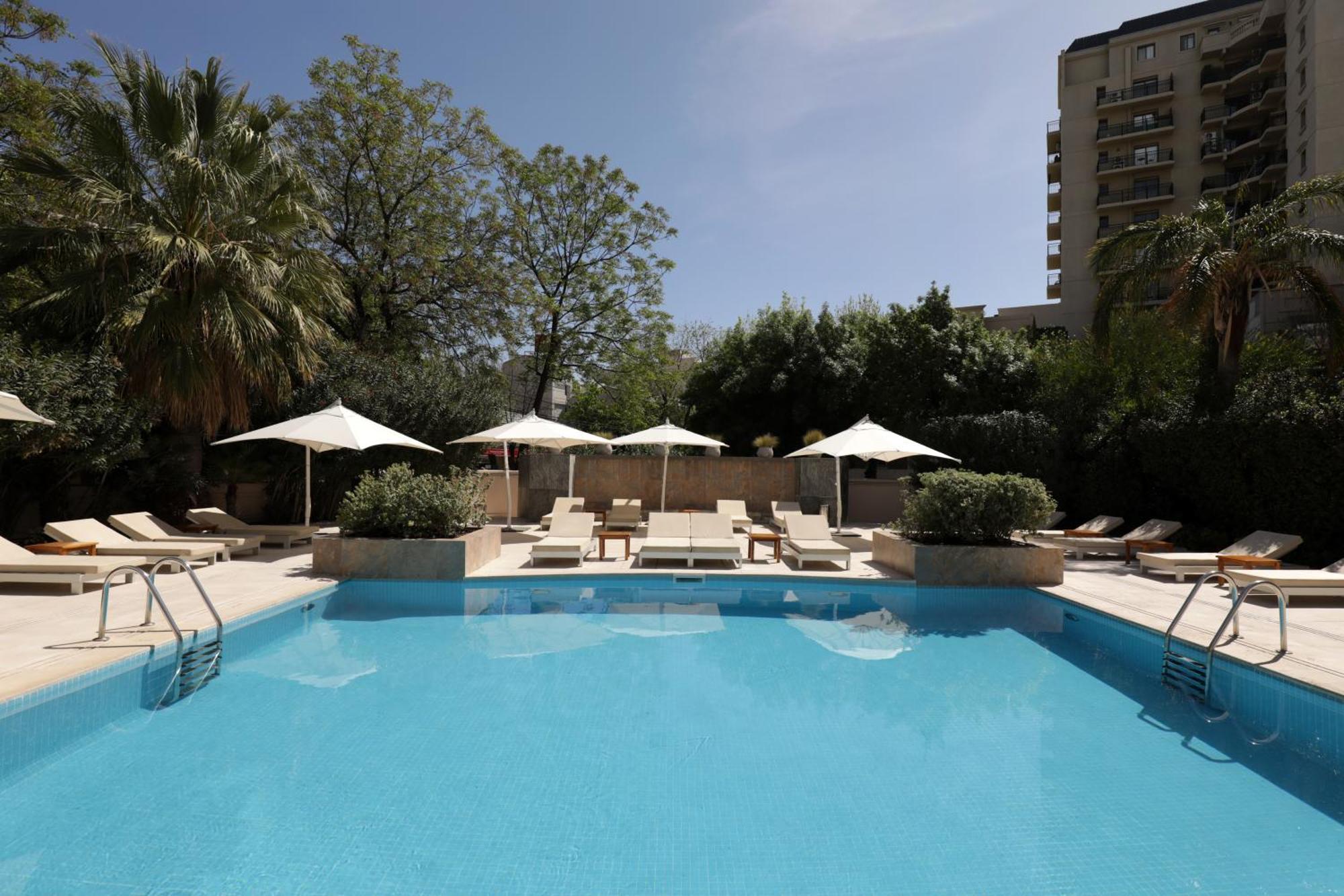 Park Hyatt Mendoza Hotel, Casino & Spa מראה חיצוני תמונה The pool at the hotel